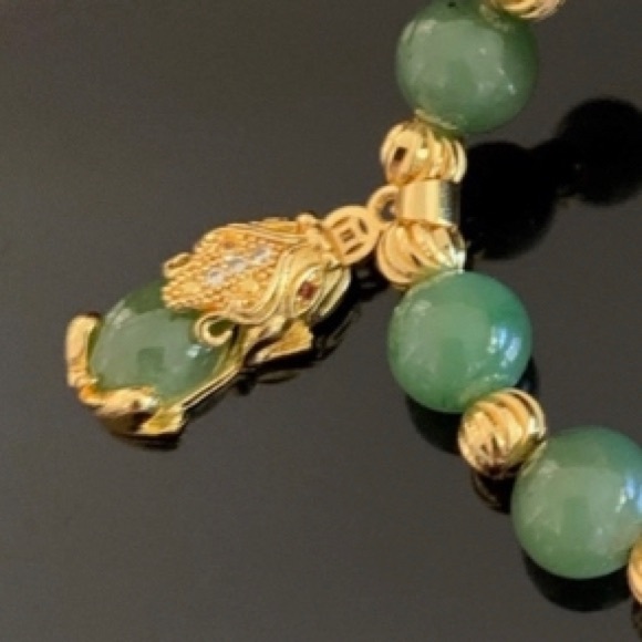 👑✅PRICE FIRM✅ LUCKY🍀 Faux Jade Pixiu Stretch Bracelet - Picture 11 of 17